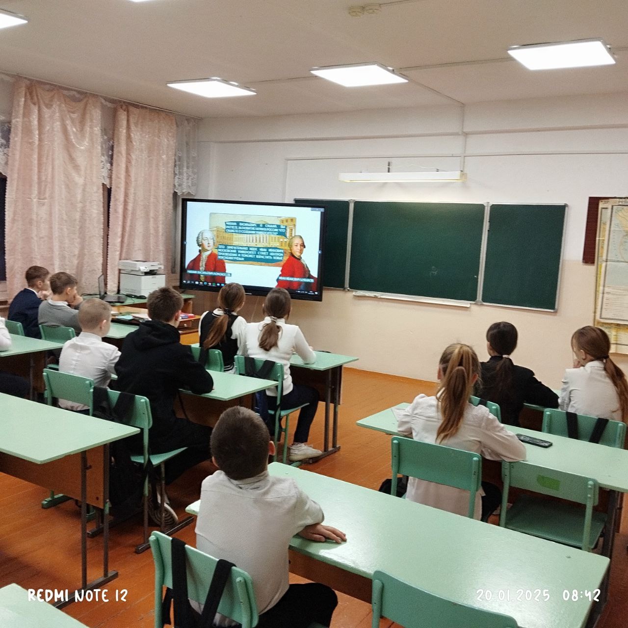 Поднятие флага и исполнение гимна РФ.